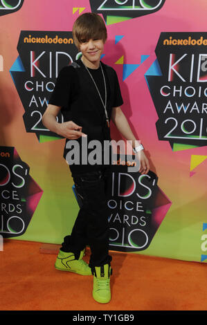 Il cantante Justin Bieber arriva a Nickelodeon il XXIII Incontro annuale Kids' Choice Awards tenutosi presso la UCLA Pauley Pavilion a Los Angeles il 27 marzo 2010. UPI/Jim Ruymen Foto Stock