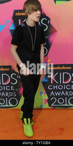 Il cantante Justin Bieber arriva a Nickelodeon il XXIII Incontro annuale Kids' Choice Awards tenutosi presso la UCLA Pauley Pavilion a Los Angeles il 27 marzo 2010. UPI/Jim Ruymen Foto Stock