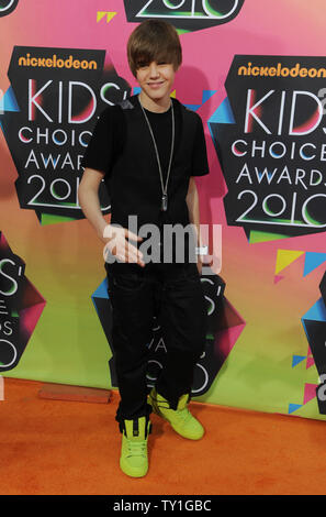 Il cantante Justin Bieber arriva a Nickelodeon il XXIII Incontro annuale Kids' Choice Awards tenutosi presso la UCLA Pauley Pavilion a Los Angeles il 27 marzo 2010. UPI/Jim Ruymen Foto Stock