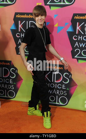 Il cantante Justin Bieber arriva a Nickelodeon il XXIII Incontro annuale Kids' Choice Awards tenutosi presso la UCLA Pauley Pavilion a Los Angeles il 27 marzo 2010. UPI/Jim Ruymen Foto Stock