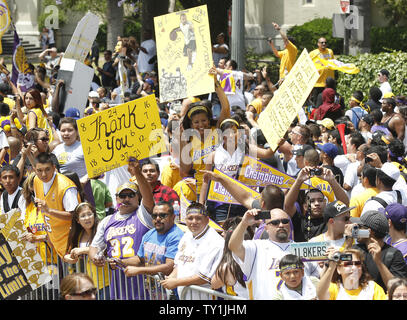 Ventole celebrare i Los Angeles Lakers come festeggiare il loro campionato NBA con una parata a Los Angeles il 21 giugno 2010. I Lakers Celtics sconfitti per vincere il campionato . UPI foto/Lori Shepler Foto Stock