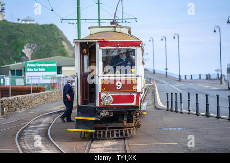 Laxey, Isola di Man, 15 giugno 2019. La Manx elettrica ferroviaria è un elettrico interurbano di collegamento tranviario Douglas, Laxey e Ramsey nell'Isola di Man Foto Stock