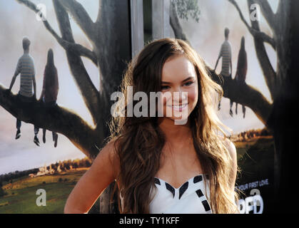 Membro del cast Madeline Carroll assiste la premiere del film drammatico commedia romantica 'Capovolto', al Arclight Glossari Affini Cupola della sezione di Hollywood di Los Angeles il 26 luglio 2010. UPI/Jim Ruymen Foto Stock