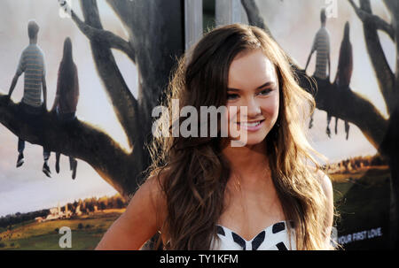 Membro del cast Madeline Carroll assiste la premiere del film drammatico commedia romantica 'Capovolto', al Arclight Glossari Affini Cupola della sezione di Hollywood di Los Angeles il 26 luglio 2010. UPI/Jim Ruymen Foto Stock