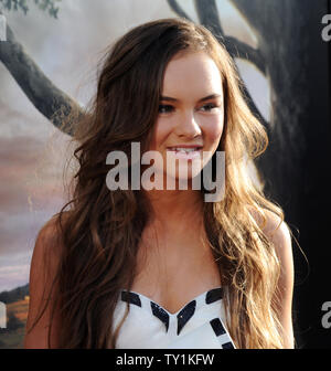 Membro del cast Madeline Carroll assiste la premiere del film drammatico commedia romantica 'Capovolto', al Arclight Glossari Affini Cupola della sezione di Hollywood di Los Angeles il 26 luglio 2010. UPI/Jim Ruymen Foto Stock