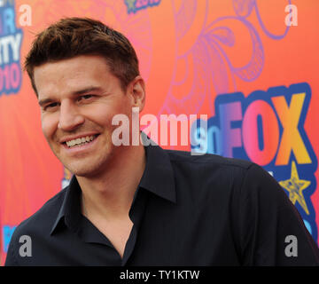 David Boreanaz, un membro del cast nella serie di dramma "Ossa", arriva al FOX All-Star partito, in Santa Monica, California il 2 agosto 2010. UPI/Jim Ruymen Foto Stock