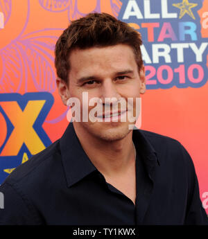 David Boreanaz, un membro del cast nella serie di dramma "Ossa", arriva al FOX All-Star partito, in Santa Monica, California il 2 agosto 2010. UPI/Jim Ruymen Foto Stock