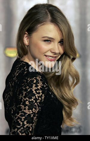 L'attrice Chloe Moretz arriva per Spike TV Scream Awards presso gli Universal Studios di Los Angeles il 15 ottobre 2011. UPI/Jonathan Alcorn Foto Stock