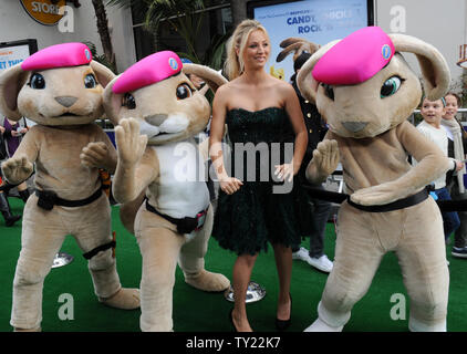 L'attrice Kaley Cuoco, la voce di Sam in movimento animato commedia immagine "hop", arriva alla premiere del film presso gli Universal Studios in città universale, California dal 27 marzo 2011. UPI/Jim Ruymen Foto Stock