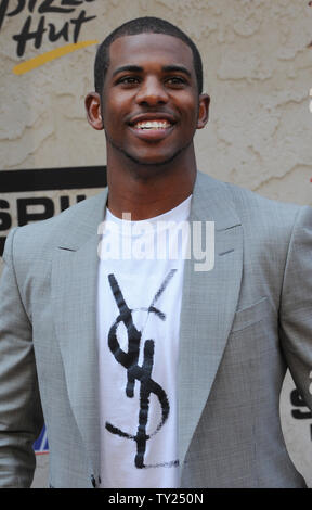 Giocatori NBA Chris Paul arriva per Spike TV quinto annuale 2011 'Ragazzi scelta' premi a Sony Pictures Studios di Culver City in California il 4 giugno 2011. UPI/Jim Ruymen Foto Stock