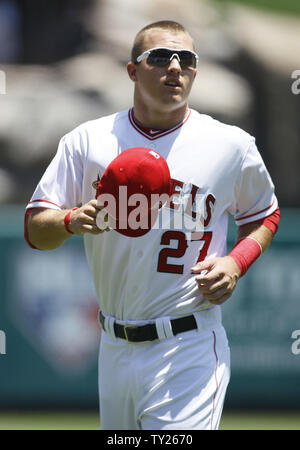 Los Angeles Angels' Mike Trout prima che la partita contro i Seattle Mariners all'Angel Stadium di Anaheim, in California, il 10 luglio 2011. Gli angeli ha vinto 5-2. UPI/Lori Shepler Foto Stock