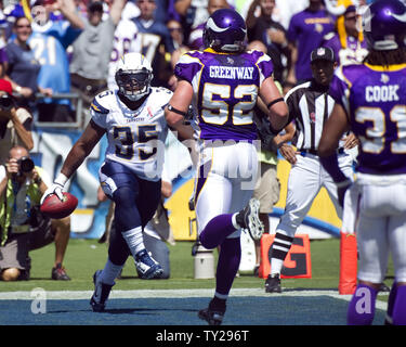 San Diego Chargers' running back Mike Tolbert celebrare dopo aver segnato nel primo trimestre del gioco contro il Minnesota Vikings al Qualcomm Stadium di San Diego, in California, il 11 settembre 2011. UPI/Jon SooHoo Foto Stock