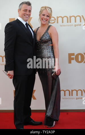 Matt LeBlanc (L) e Andrea Anders arrivano al 63Primetime Emmy Awards presso il Nokia Theatre di Los Angeles il 18 settembre 2011. UPI/Jayne Kamin Oncea Foto Stock