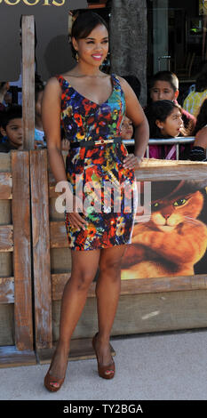 L'attrice Sharon Leal assiste la premiere del motion picture commedia "Puss In Boots', al Regency Village Theater di Westwood sezione di Los Angeles il 23 ottobre 2011. UPI/Jim Ruymen Foto Stock