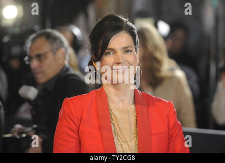 Membro del cast Julia Ormond assiste un screening di 'My settimana con Marilyn' durante l'AFI Fest 2011 tenutasi a Grauman's Chinese Theater nella sezione di Hollywood di Los Angeles il 6 novembre 2011. UPI/Fil McCarten Foto Stock