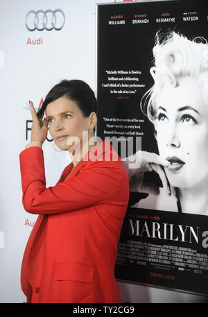 Membro del cast Julia Ormond assiste un screening di 'My settimana con Marilyn' durante l'AFI Fest 2011 tenutasi a Grauman's Chinese Theater nella sezione di Hollywood di Los Angeles il 6 novembre 2011. UPI/Fil McCarten Foto Stock