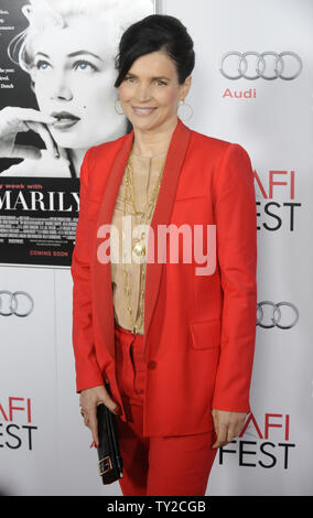 Membro del cast Julia Ormond assiste un screening di 'My settimana con Marilyn' durante l'AFI Fest 2011 tenutasi a Grauman's Chinese Theater nella sezione di Hollywood di Los Angeles il 6 novembre 2011. UPI/Fil McCarten Foto Stock