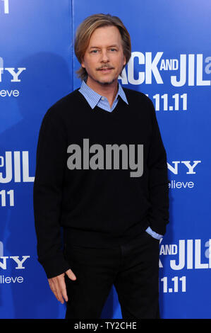 David Spade, un membro del cast in motion picture commedia "Jack e Jill' assiste la premiere del film al Regency Village Theater di Westwood sezione di Los Angeles il 6 novembre 2011. UPU/Jim Ruymen Foto Stock