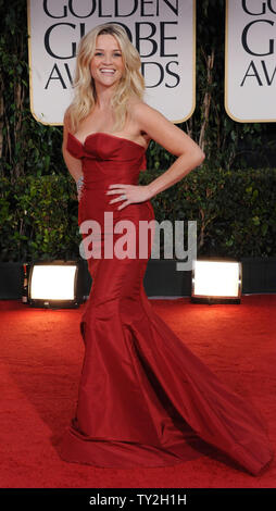 L'attrice Reese Witherspoon arriva alla sessantanovesima Annuale di Golden Globe Awards di Beverly Hills, la California il 15 gennaio 2012. UPI/Jim Ruymen Foto Stock