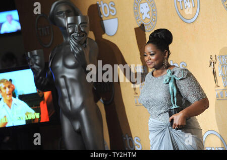 L'attrice Octavia Spencer - Vincitore femmina di attore in un ruolo di supporto - pone in sala stampa durante la diciottesima edizione Screen Actors Guild Awards a Los Angeles il 29 gennaio 2012. UPI/Jim Ruymen Foto Stock