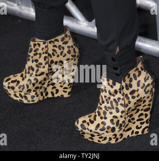 Le scarpe di una valutazione sono visti durante la premiere del film "pensare come un uomo' all'apertura del Pan African Film Festival di Arte e al Arclight Glossari Affini Cupola della sezione di Hollywood di Los Angeles il 9 febbraio 2012. UPI/David Silpa Foto Stock