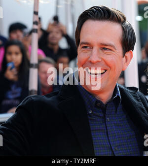 Attore ed Helms, la voce di una volta-ler nel movimento animato immagine fantasy 'Dr. Seuss' Il Lorax', arriva per la premiere del film presso gli Universal Studios in città universale, California il 19 febbraio 2012. UPI/Jim Ruymen Foto Stock