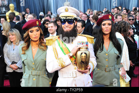 Sacha Baron Cohen arriva per la 84ma Academy Awards a Hollywood e negli altipiani Center di Los Angeles il 26 febbraio 2012. UPI/Kevin Dietsch Foto Stock