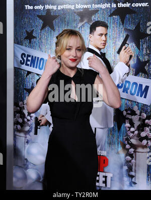 L'attrice Dakota Johnson, un membro del cast in motion picture commedia d'azione '21 Jump Street', frequenta la premiere del film in corrispondenza di Grauman's Chinese Theater nella sezione di Hollywood di Los Angeles il 13 marzo 2012. UPI/Jim Ruymen Foto Stock