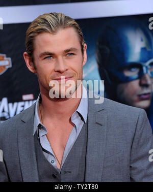 Chris Hemsworth, un membro del cast in sci-fi di motion picture "I VENDICATORI", assiste la premiere del film al El CapitanTheater nella sezione di Hollywood di Los Angeles in aprile11, 2012. UPI/Jim Ruymen Foto Stock