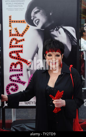 L'attrice Liza Minnelli, un membro del cast in motion picture drama musicale "Cabaret", assiste il TCM Classic Film Festival apertura notturna premiere del quarantesimo anniversario restauro di 'il film a Grauman's Chinese Theater nella sezione di Hollywood di Los Angeles il 12 aprile 2012. UPI/Jim Ruymen Foto Stock