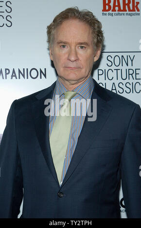 Attore Kevin Kline, un membro del cast in motion picture drama 'cara Companion', frequenta la premiere del film al teatro egiziano nella sezione di Hollywood di Los Angeles il 17 aprile 2012. UPI/Jacqui Wong Foto Stock