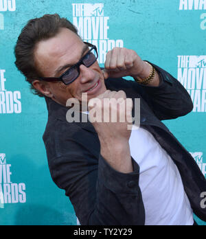 Attore Jean Claude Van Damme arriva a MTV Movie Awards al Amphitheatre di Gibson in città universale, California il 3 giugno 2012. UPI/Jim Ruymen Foto Stock