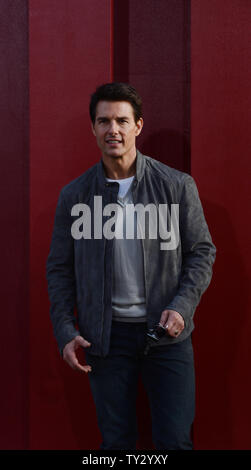 L'attore Tom Cruise che ritrae Stacee Jaxx in motion picture commedia romantica 'Rock di età", arriva per la premiere del film in corrispondenza di Grauman's Chinese Theater nella sezione di Hollywood di Los Angeles il 8 giugno 2012. UPI/Jim Ruymen Foto Stock