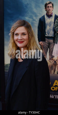 L'attrice Drew Barrymore assiste la premiere del suo nuovo motion picture sci-fi drammatico commedia romantica 'Seeking un amico per la fine del mondo', come parte della la Film Festival, al Regal Cinemas L.A. Vive a Los Angeles il 18 giugno 2012. UPI/Jim Ruymen Foto Stock