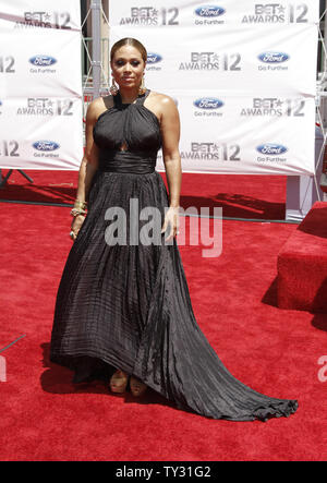 Il cantante Tamia arriva per la scommessa Awards 12 presso lo Shrine Auditorium di Los Angeles il 1 luglio 2012. UPI/Jonathan Alcorn Foto Stock