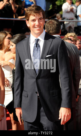 Lettore di NFL Eli Manning di New York Giants arriva per il ESPY Awards presso il Nokia Theatre di Los Angeles il 11 luglio 2012. UPI/Fil McCarten Foto Stock