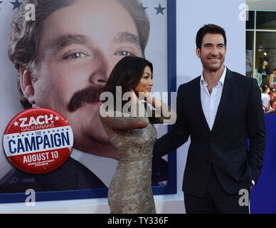 Dylan McDermott, un membro del cast in motion picture commedia "campagna", assiste la premiere del film con l'attrice Shasi pozzetti, a Grauman's Chinese Theater nella sezione di Hollywood di Los Angeles il 2 agosto 2012. UPI/Jim Ruymen Foto Stock