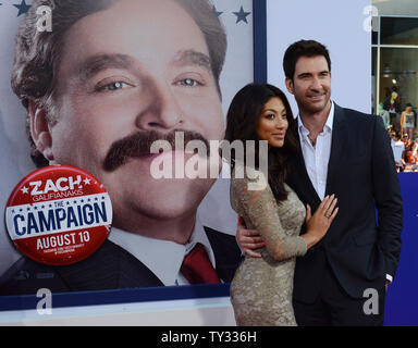 Dylan McDermott, un membro del cast in motion picture commedia "campagna", assiste la premiere del film con l'attrice Shasi pozzetti, a Grauman's Chinese Theater nella sezione di Hollywood di Los Angeles il 2 agosto 2012. UPI/Jim Ruymen Foto Stock