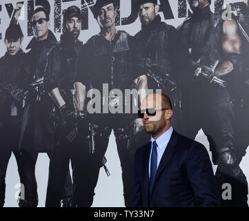 Jason Statham, un membro del cast in azione avventura motion picture "le parti soggette a usura 2', frequenta la premiere del film in corrispondenza di Grauman's Chinese Theater nella sezione di Hollywood di Los Angeles il 15 agosto 2012. UPI/Jim Ruymen Foto Stock