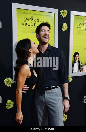 Dylan McDermott, un membro del cast in motion picture il dramma romantico " i vantaggi di essere un violaciocca', assiste la premiere del film con la sua fidanzata Shasi pozzetti al Arclight Glossari Affini cupola in Los Angeles il 10 settembre 2012. UPI/Jim Ruymen Foto Stock