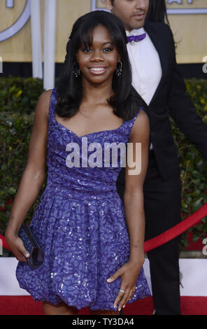 Ginnasta olimpionica Gabby Douglas arriva per il XIX annuale di SAG Awards tenutosi presso lo Shrine Auditorium di Los Angeles il il 27 gennaio 2013. UPI/Fil McCarten Foto Stock