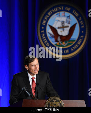 Ex direttore della CIA e si ritira a quattro stelle Il generale David Petraeus compie il suo primo intervento pubblico dal dimissionario il direttore della CIA in una università della California del Sud la cena per gli studenti veterani ROTC e studenti a Los Angeles il 26 marzo 2013. Petraeus si è scusato nel suo discorso per la extraconiugali vicenda che ha concluso la sua carriera. UPI/Jim Ruymen Foto Stock