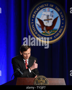 Ex direttore della CIA e si ritira a quattro stelle Il generale David Petraeus compie il suo primo intervento pubblico dal dimissionario il direttore della CIA presso la University of Southern California cena per gli studenti veterani ROTC e studenti a Los Angeles il 26 marzo 2013. Petraeus si è scusato nel suo discorso per la extraconiugali vicenda che ha concluso la sua carriera. UPI/Jim Ruymen Foto Stock