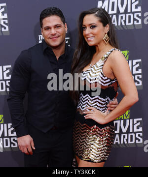 Personaggi televisivi Ortiz-Magro Ronnie e Sammi Giancola arriva per gli MTV Movie Awards di Sony Picture Studios di Culver City, la California il 14 aprile 2013. UPI/Jim Ruymen Foto Stock