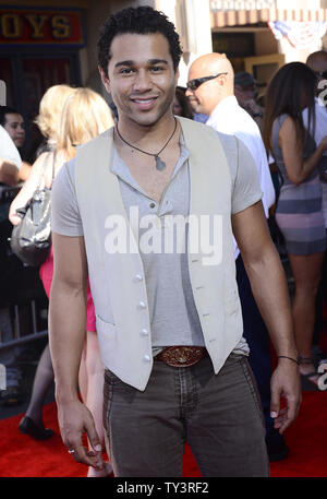 Corbin Bleu arriva per la prima mondiale di Disney/Jerry Buckheimer film "Lone Ranger' presso il Disney's California Adventure di Anaheim, in California, il 22 giugno 2013. UPI/Jim Ruymen Foto Stock