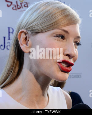 Attrice australiana Cate Blanchett, un membro del cast nel nuovo Woody Allen motion picture drama " Blu " Gelsomino, frequenta la premiere del film alla Academy of Motion Picture Arts & Sciences di Beverly Hills, la California il 24 luglio 2013. ' Blu Jasmine' è un dramma da commedia circa Jasmine (Cate Blanchett), un social-climbing New York moglie che è costretto a rimanere a sua sorella lo zenzero (Sally Hawkins) luogo di San Francisco dopo che il suo marito Hal (Alec Baldwin) frode finanziaria e philandering è esposta. UPI/Jim Ruymen Foto Stock