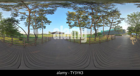 Visualizzazione panoramica a 360 gradi di Ansan, Corea del Sud - 12 giugno 2019. Panorama a 360 gradi vista parco. Foresta e parco 360 immagine, VR AR contenuto.