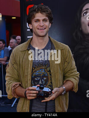 Attore Keegan Allen assiste la premiere del film horror thriller 'insidioso: Capitolo 2' all'Universal CityWalk in città universale il 10 settembre 2013. La haunted famiglia Lambert cerca di scoprire il misterioso segreto di infanzia che ha lasciato loro pericolosamente collegati al mondo dello spirito. UPI/Jim Ruymen Foto Stock