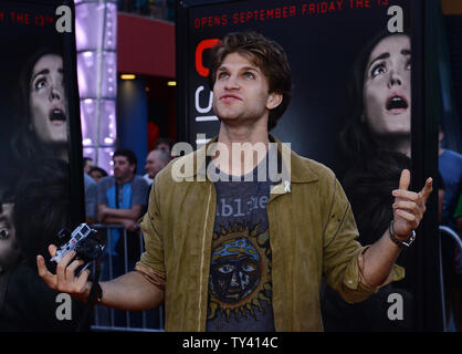 Attore Keegan Allen assiste la premiere del film horror thriller 'insidioso: Capitolo 2' all'Universal CityWalk in città universale il 10 settembre 2013. La haunted famiglia Lambert cerca di scoprire il misterioso segreto di infanzia che ha lasciato loro pericolosamente collegati al mondo dello spirito. UPI/Jim Ruymen Foto Stock