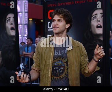 Attore Keegan Allen assiste la premiere del film horror thriller 'insidioso: Capitolo 2' all'Universal CityWalk in città universale il 10 settembre 2013. La haunted famiglia Lambert cerca di scoprire il misterioso segreto di infanzia che ha lasciato loro pericolosamente collegati al mondo dello spirito. UPI/Jim Ruymen Foto Stock